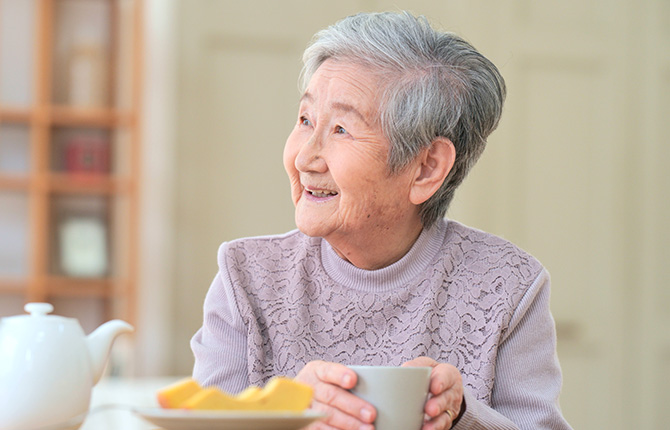 笑顔になるお年寄りのイメージ